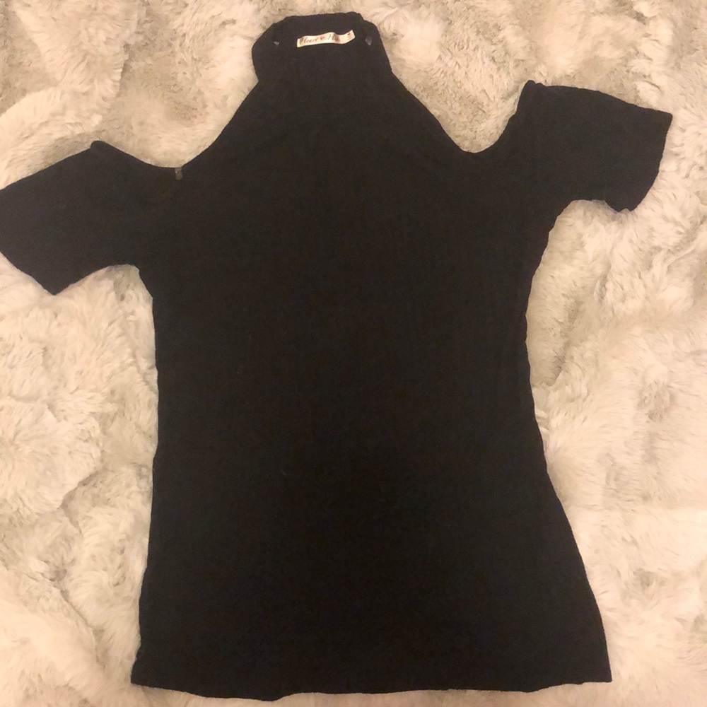 Cold shoulder keyhole top